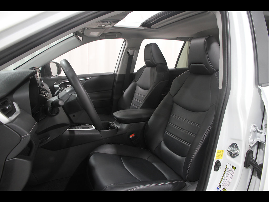 Used 2021 Toyota RAV4 XLE Premium AWD/4WD image 5