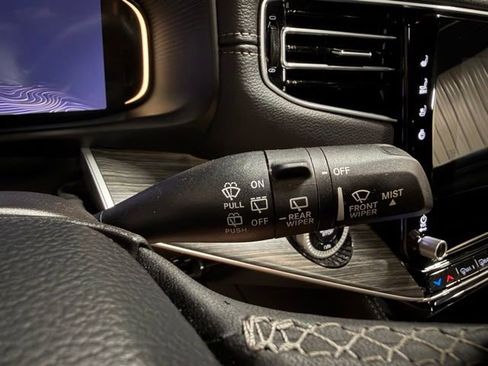Used 2024 Jeep Wagoneer L Series III w/ Premium Group I AWD/4WD image 44