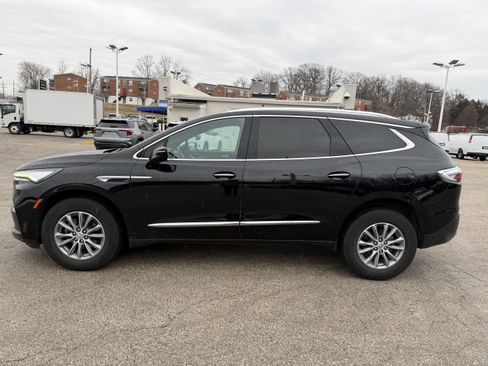Used 2023 Buick Enclave Essence image 4