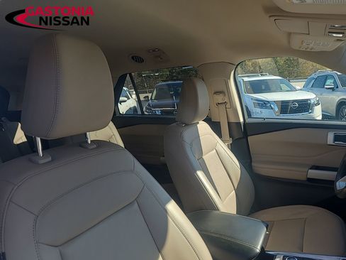 Used 2022 Ford Explorer XLT w/ Equipment Group 202A image 23