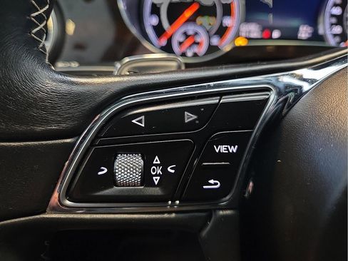 Used 2018 Bentley Bentayga image 18