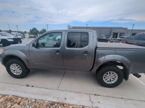 Used 2016 Nissan Frontier SV w/ SV Value Truck Package AWD/4WD image 2