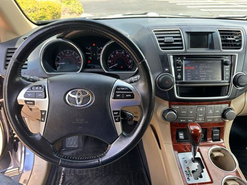 Used 2013 Toyota Highlander Limited AWD/4WD image 15