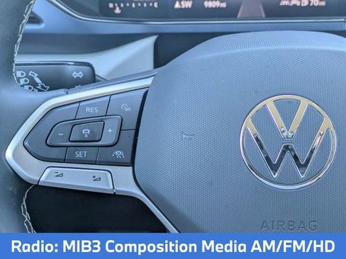 Used 2024 Volkswagen Taos SE FWD image 17