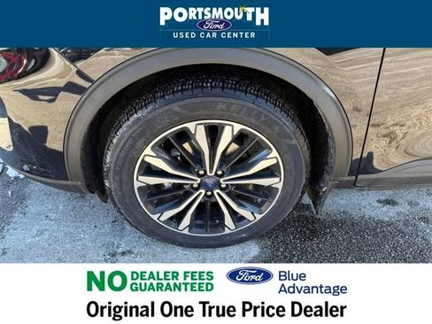 Certified 2022 Ford Escape SEL w/ SEL Stealth AWD Package image 29