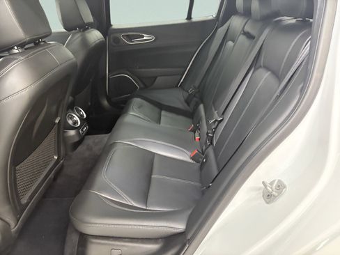 Used 2022 Alfa Romeo Giulia Ti image 9