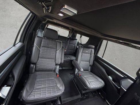 Certified 2025 Cadillac Escalade ESV V AWD/4WD image 19