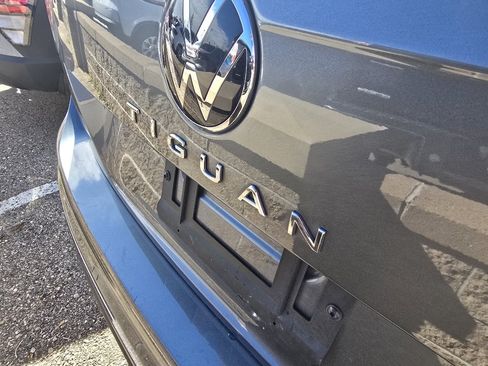 Used 2023 Volkswagen Tiguan SE FWD image 11