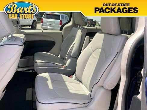 Used 2020 Chrysler Pacifica Limited w/ Advanced Safetytec Group FWD image 23
