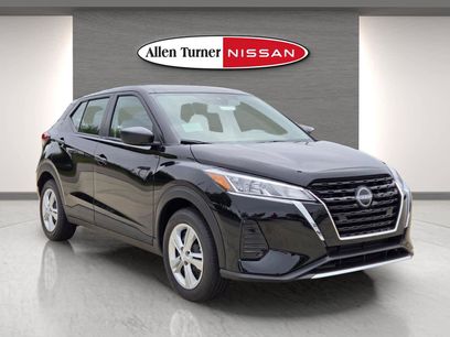 New 2025 Nissan Kicks Play S