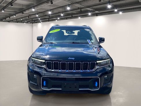Used 2023 Jeep Grand Cherokee Overland w/ Luxury Tech Group IV AWD/4WD image 2