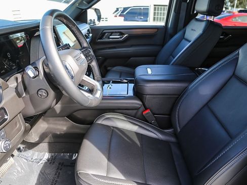 Used 2025 GMC Yukon XL Denali image 18