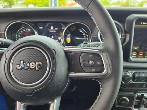 Used 2023 Jeep Wrangler Unlimited Sahara w/ Cold Weather Group AWD/4WD image 14