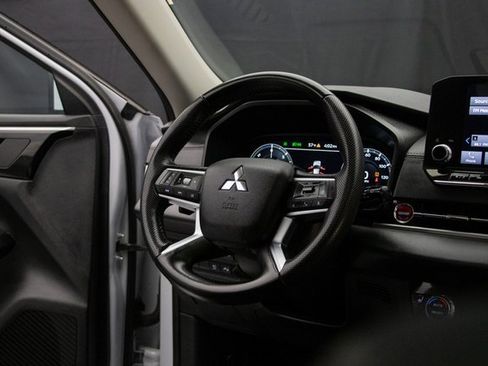 Used 2024 Mitsubishi Outlander SE image 16