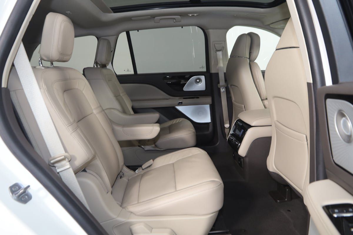 Used 2022 Lincoln Aviator Grand Touring w/ Equipment Group 301A AWD/4WD image 15