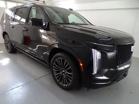 Used 2025 Cadillac Escalade ESV Sport Platinum AWD/4WD image 1