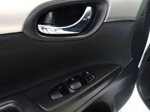 Used 2019 Nissan Sentra S w/ Appearance Package FWD image 14