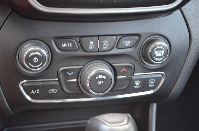 Used 2021 Jeep Cherokee Latitude Lux AWD/4WD image 27