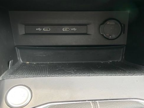 Used 2022 Volkswagen Taos SE FWD image 24