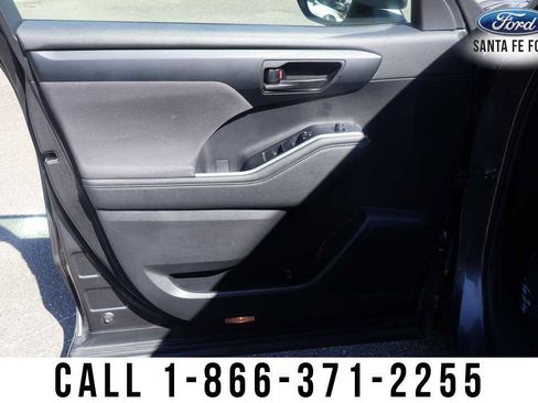 Used 2023 Toyota Highlander Platinum image 12
