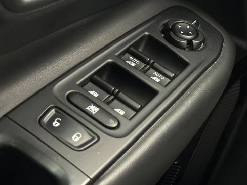 Used 2018 Jeep Renegade Altitude image 22