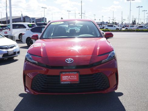 Used 2025 Toyota Camry LE image 4