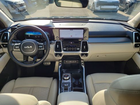 Certified 2022 Kia Sorento SX Prestige w/ Panoramic Sunroof Package AWD/4WD image 16