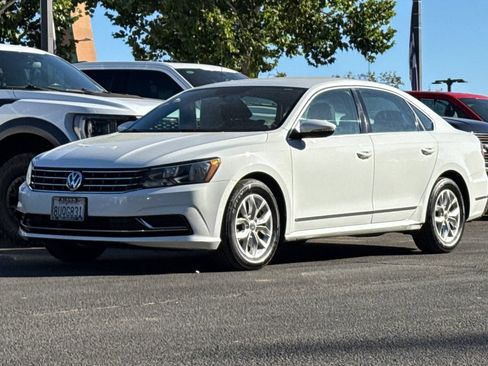 Used 2016 Volkswagen Passat 1.8T S FWD image 8