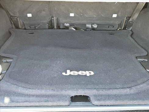 Used 2017 Jeep Wrangler Unlimited Sahara AWD/4WD image 6