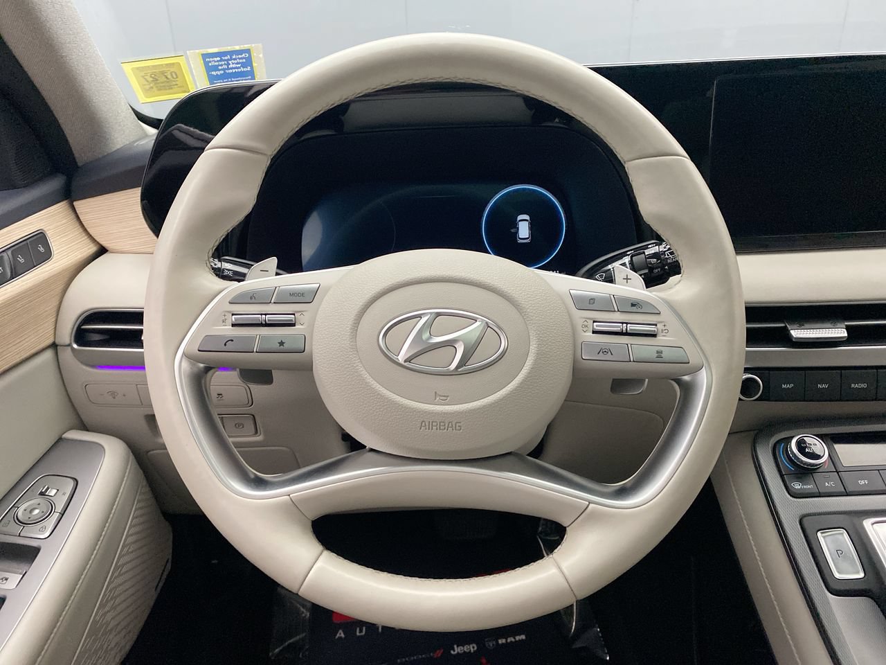 Used 2024 Hyundai Palisade Limited AWD/4WD image 16