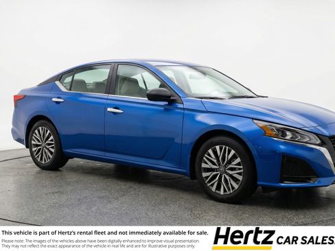 Used 2025 Nissan Altima 2.5 SV image 1