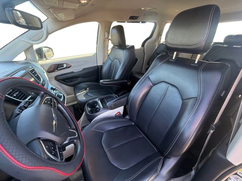 Used 2021 Chrysler Voyager Lxi FWD image 10