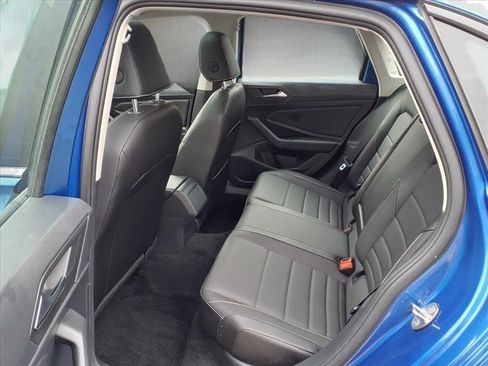 Used 2022 Volkswagen Jetta SE w/ Panoramic Sunroof Package image 10