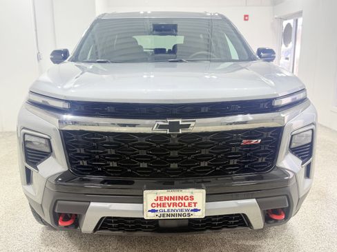 Used 2025 Chevrolet Traverse Z71 w/ Driver Confidence Package image 2