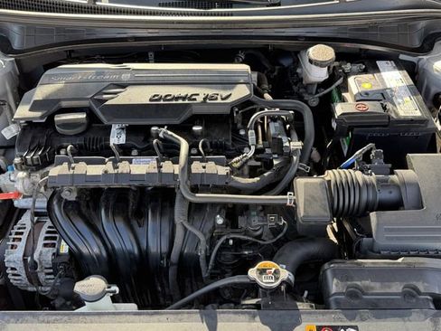 Used 2021 Hyundai Elantra SEL image 29