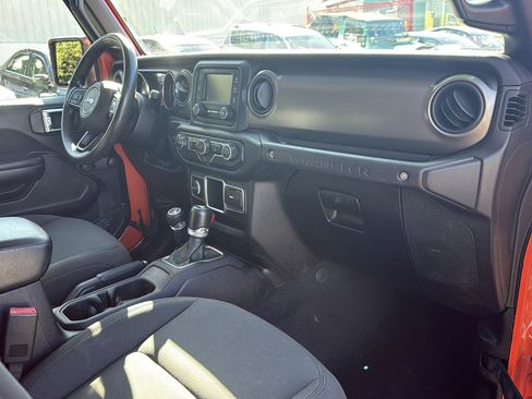 Used 2018 Jeep Wrangler Unlimited Sport AWD/4WD image 12