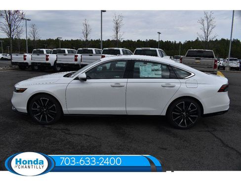 New 2026 Honda Accord Hybrid Touring image 4