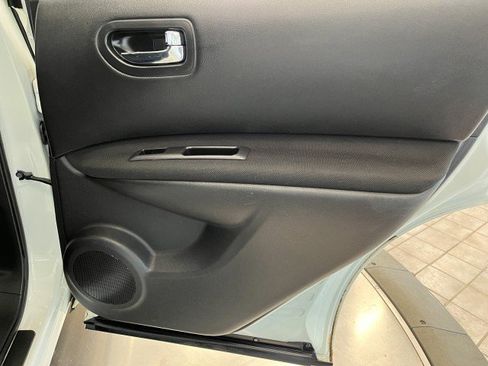 Used 2014 Nissan Rogue S image 32