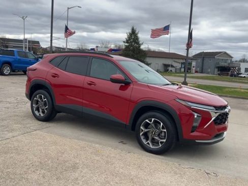 New 2026 Chevrolet Trax LT w/ Driver Confidence Package image 2