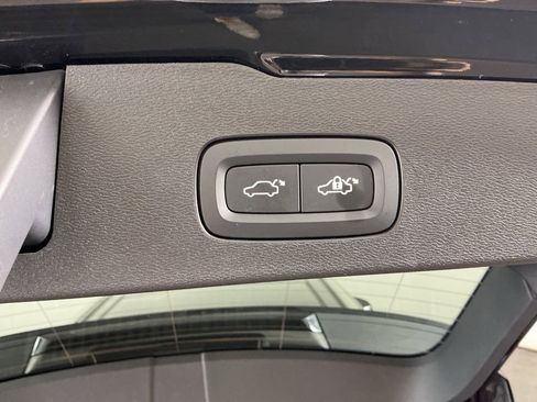 Used 2024 Volvo V60 B5 Cross Country Plus image 32