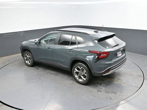 Used 2025 Chevrolet Trax LT FWD image 34