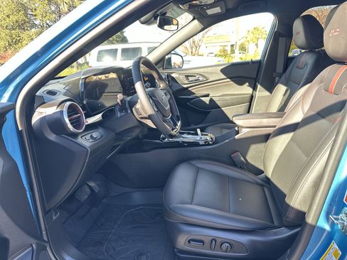 Certified 2025 Chevrolet Trax RS image 16