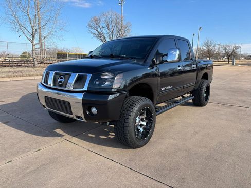 Used 2005 Nissan Titan LE w/ (U01) Nissan Navigation Pkg image 3