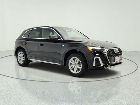 Used 2023 Audi Q5 2.0T Premium w/ Convenience Package AWD/4WD image 3