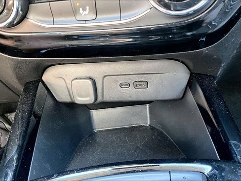 Used 2025 Chevrolet Trax LT FWD image 16