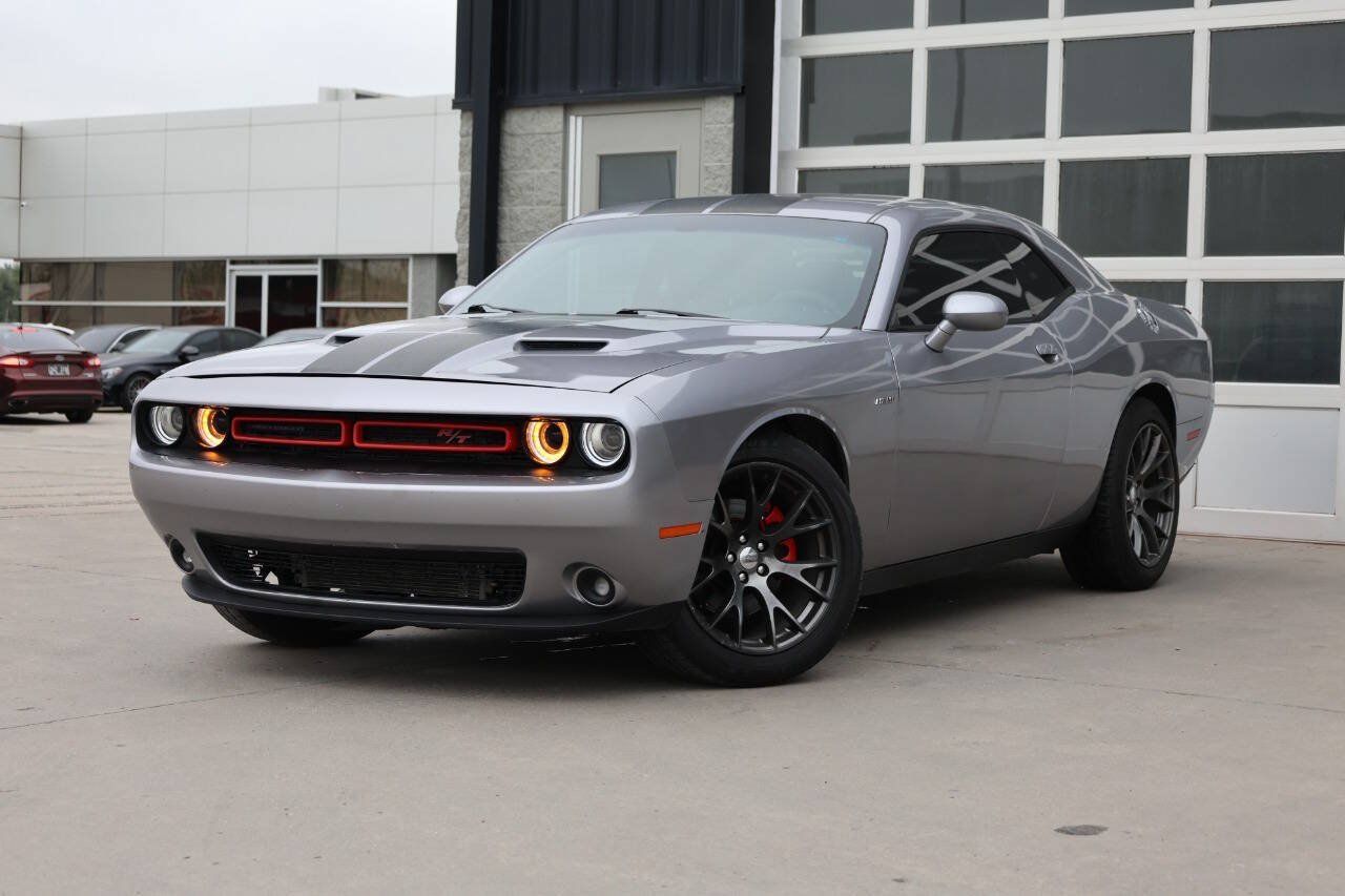 Used 2017 Dodge Challenger R/T RWD image 3