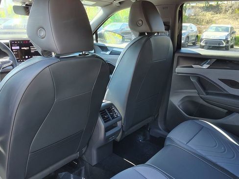 New 2026 Volkswagen Tiguan SE R-Line image 10