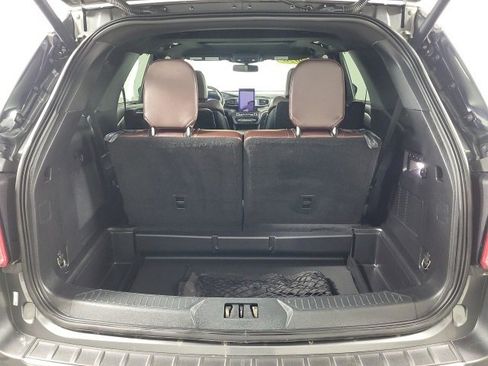 Used 2020 Ford Explorer Platinum w/ Premium Technology Package image 12