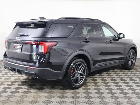 Used 2025 Ford Explorer ST-Line w/ ST-Line Street Pack AWD/4WD image 12