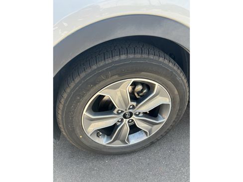 Used 2016 Hyundai Santa Fe SE image 4